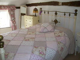 Thatched Cottage Holiday Let / Rental - Stevens Crouch, Battle, East Sussex
