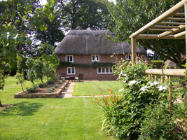 Thatched Cottage Holiday Let / Rental - Stevens Crouch, Battle, East Sussex