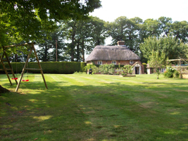 Thatched Cottage Holiday Let / Rental - Stevens Crouch, Battle, East Sussex