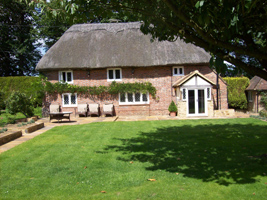 Thatched Cottage Holiday Let / Rental - Stevens Crouch, Battle, East Sussex