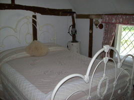 Thatched Cottage Holiday Let / Rental - Stevens Crouch, Battle, East Sussex