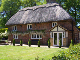 Thatched Cottage Holiday Let / Rental - Stevens Crouch, Battle, East Sussex